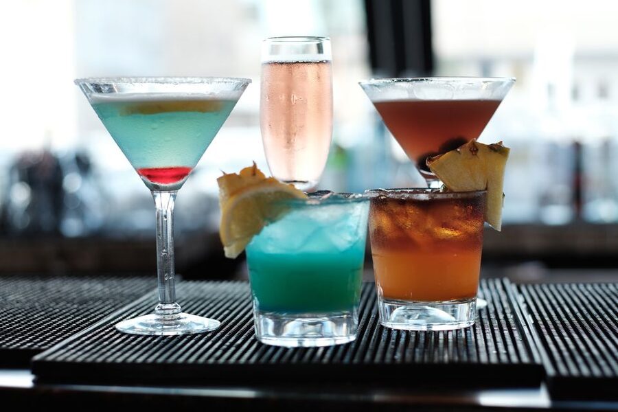 Honolulu: Waikiki Sunset and Cocktail Cruise - Key points at a glance