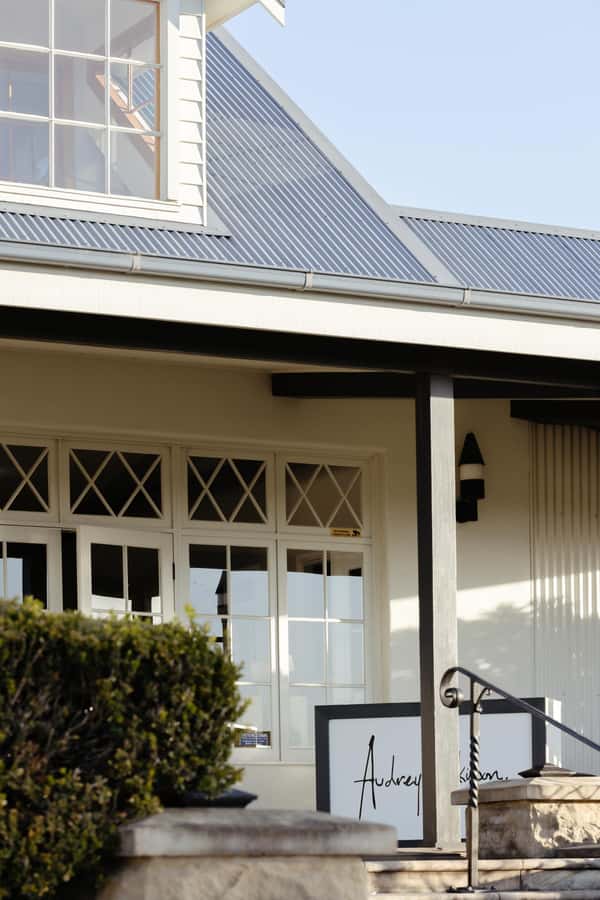 Hunter Valley: Wine Tour with 2-Course Lunch, Choc & Cheese - A two-course lunch with local wine