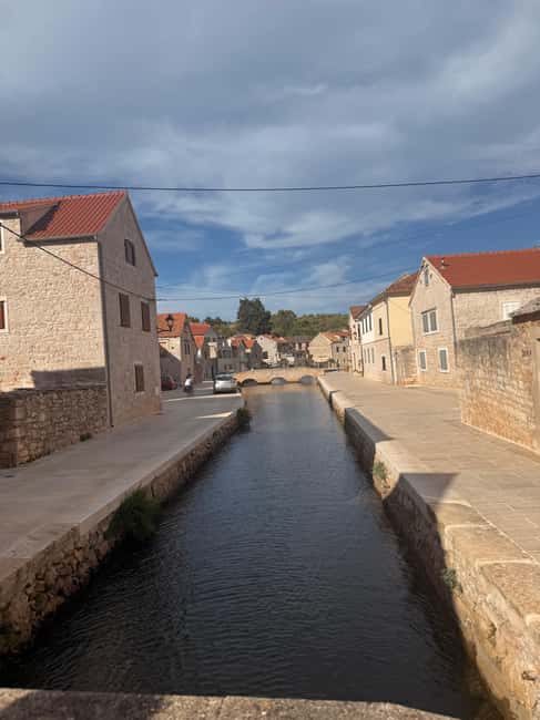 Hvar: Hvar Wine Tasting Experience - Choosing the winery: Carić, Tomić, or Duboković