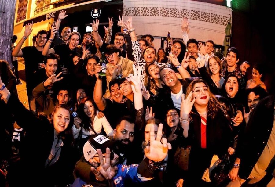 Istanbul: Party Pub Crawl with Party Bus - What the party bus adds to the night