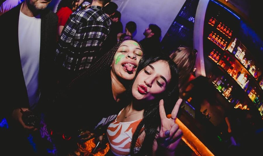 Istanbul: Rooftop Pub Crawl with Party Bus - Timing, transport, and practical planning