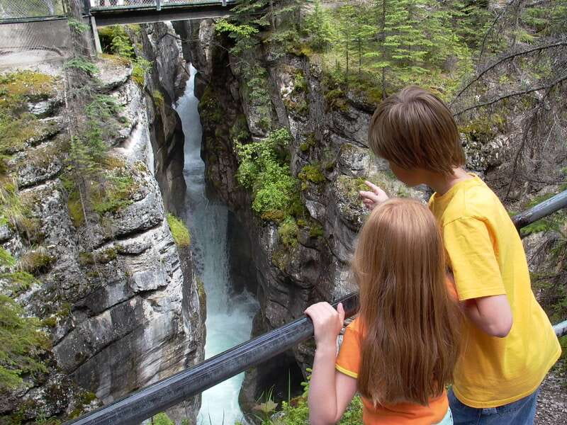 Jasper: Maligne Valley Wildlife & Spirit Island Cruise - Maligne Canyon adds a short walk