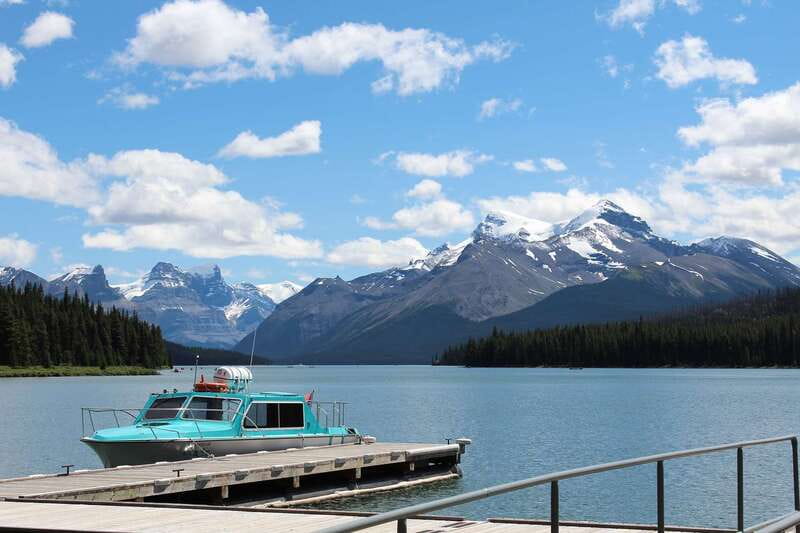 Jasper: Maligne Valley Wildlife & Spirit Island Cruise - The ride along Maligne Lake Road