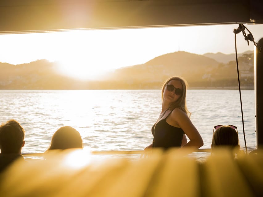 Jávea: 90-Minute Sunset Cruise with Glass of Cava - Choosing Between the Estrella Fugaz and Mascalzone