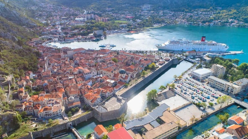 Kotor: Private Walking Tour with Wine and Food Tasting - Which guides and guiding style to expect