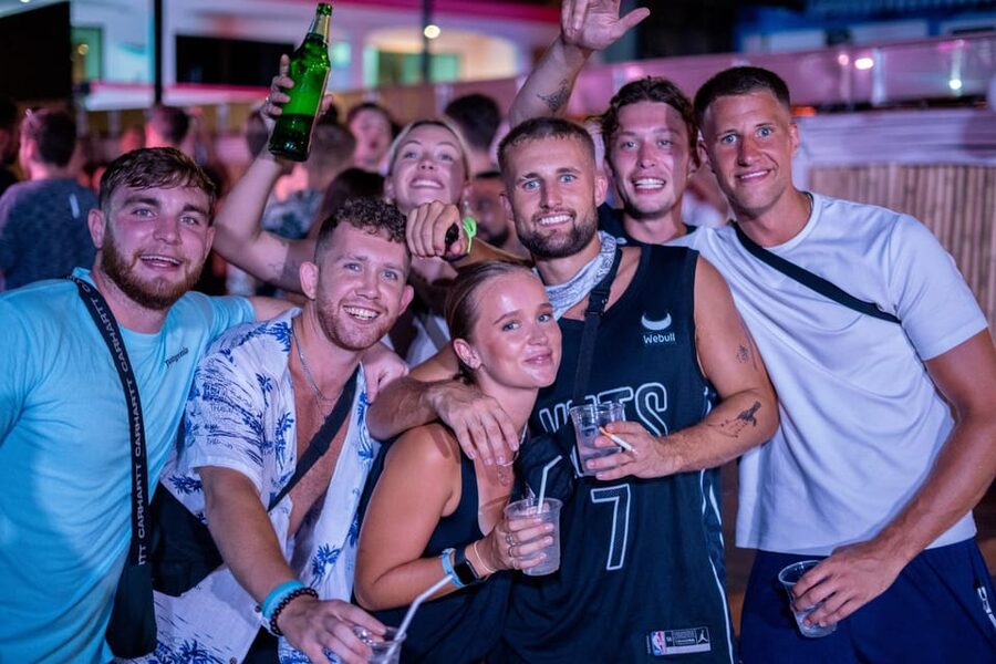 Krabi Pub Crawl - Join Nomads For The Best Night in Ao Nang! - The sports bar stop keeps the group moving