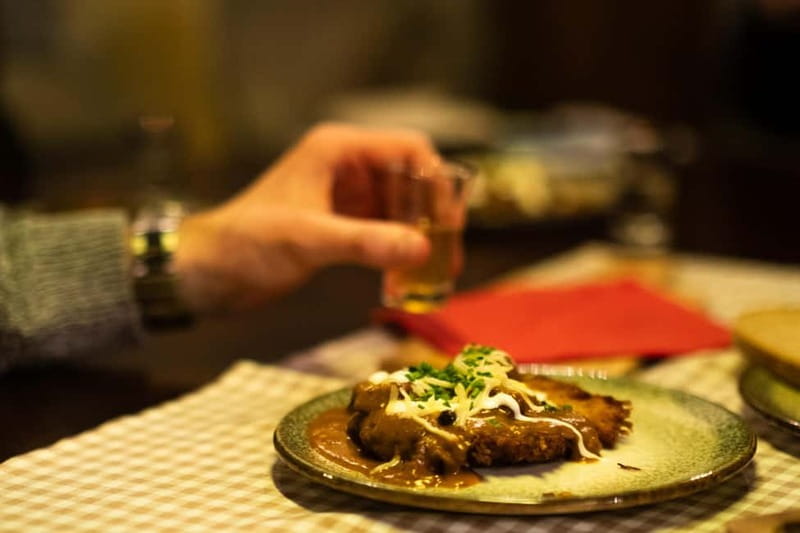Krakow: 6-Course Full Polish Food Tour with Vodka Tasting - Why this food tour works well on a first night