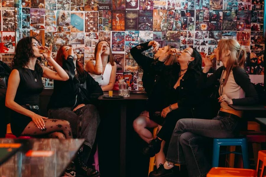 Krakow: 6 pm Tipsy Bar Tour With Karaoke+Twist (Thu-Fri-Sat) - Guides who keep the group connected