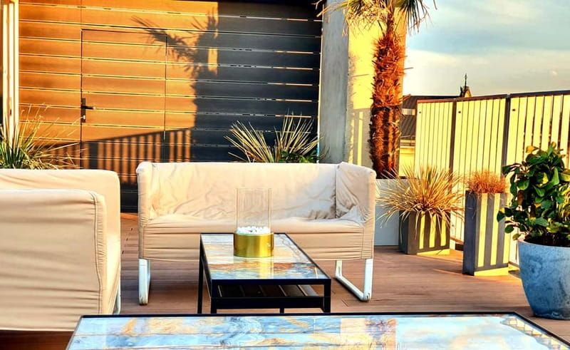 Krakow: Hidden Rooftop Bar Reservation with 1 Cocktail - Service that makes a small venue work