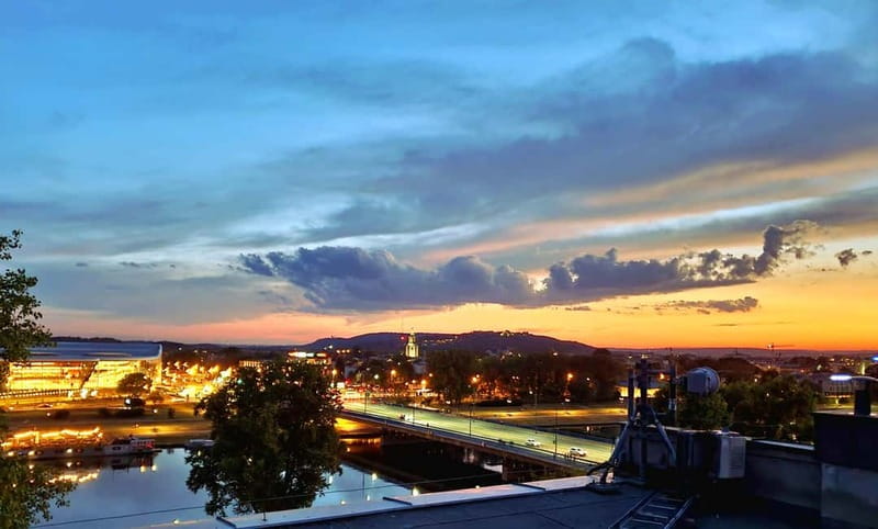 Krakow: Hidden Rooftop Bar Reservation with 1 Cocktail - Who should book this rooftop experience