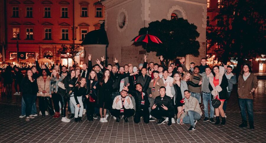 Krakow: Pub Crawl with 1 Hour of Unlimited Alcoholic Drinks - A magic show in the middle of the first hour
