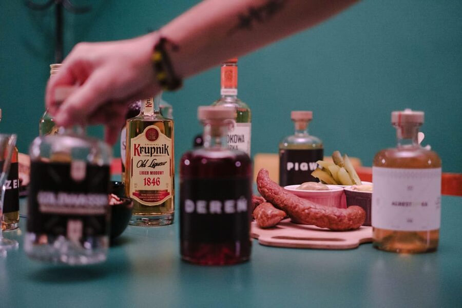 Krakow: Vodka Tasting in Hidden Bar - Polish food that does real work
