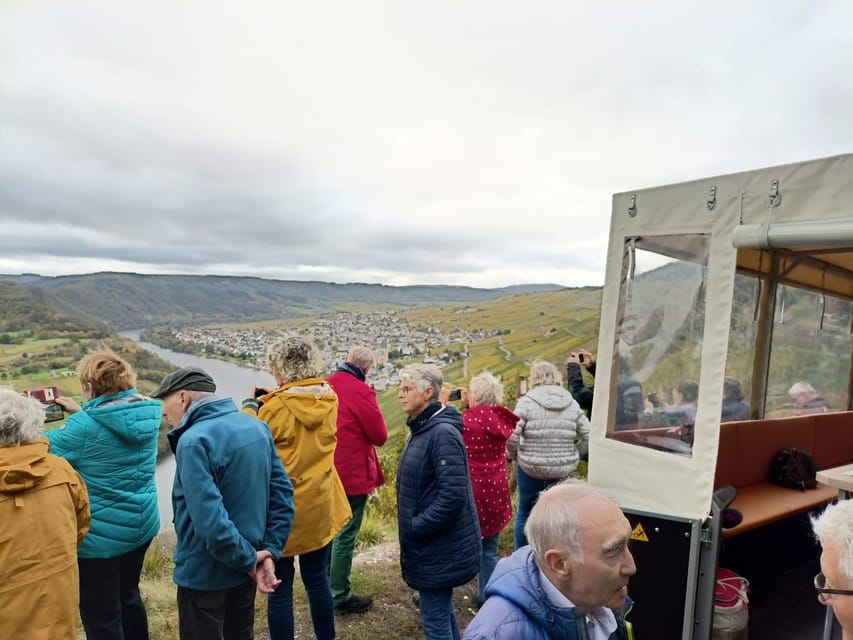Kröv, Mosel: Covered wagon ride through the vineyards with wine tasting - Setting out from Kröv’s wine country
