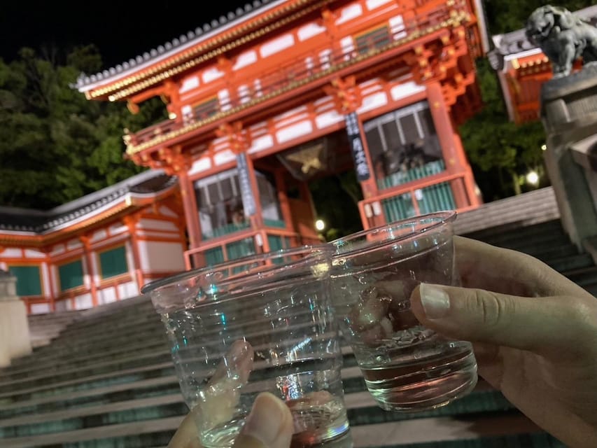 Kyoto: Gion Evening Walk with Hidden Gems, Geisha & Sake - A guide-led walk, not a formal lecture