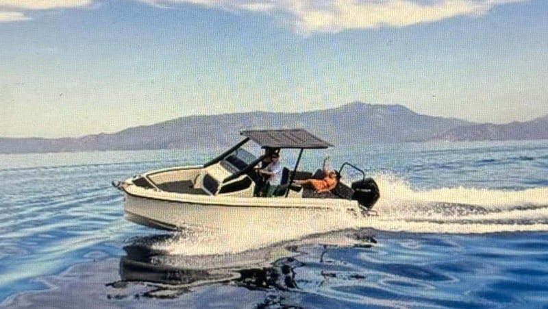 Lake Como Boat tour share- prosecco and winter cover - Key points to know before booking