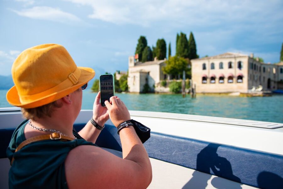 Lake Garda: Historic Castle Cruise with Wine Tasting - Sirmione and the Grottoes of Catullus