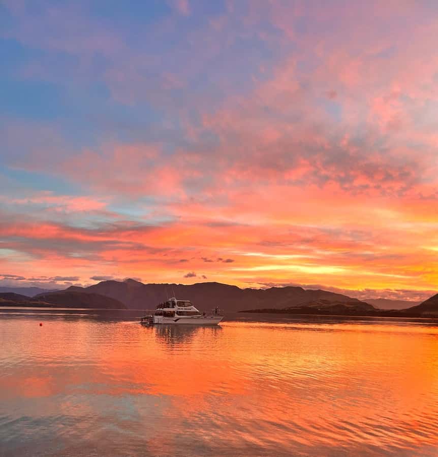 Lake Wanaka Happy Hour Cruise - Evening light and weather