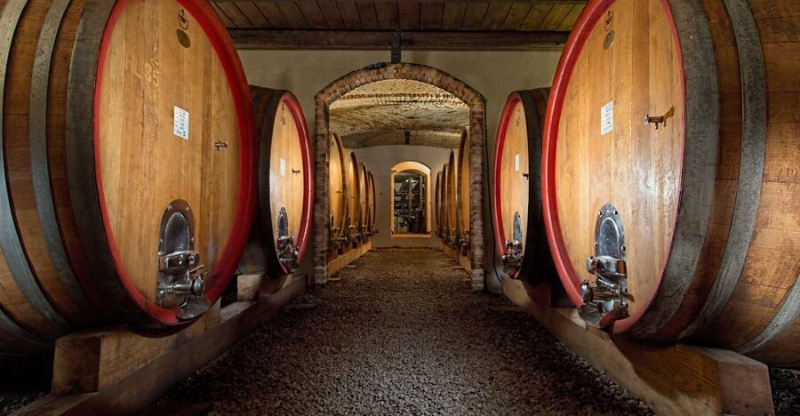 Langhe: Winery Tour and Wine Tasting - Why La Morra is the right place for a wine visit