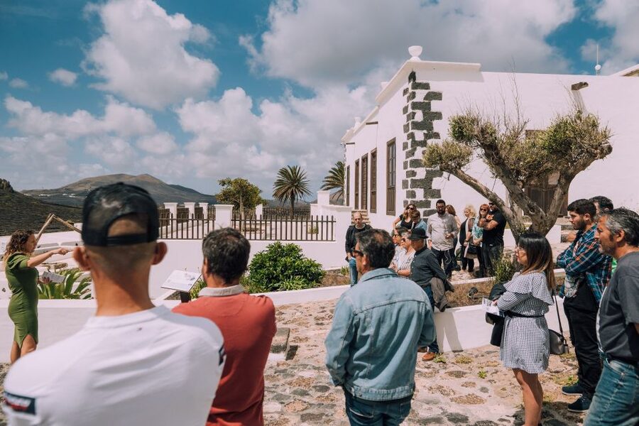 Lanzarote: Vineyard Tour with Wine and Chocolate Tasting - Forty minutes of wine and artisan chocolate