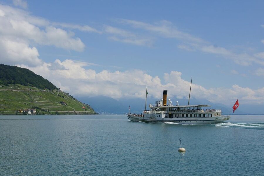 Lausanne: 2-Hour Lake Geneva Cruise Along Lavaux Vineyards - Using the CGN Tours app onboard