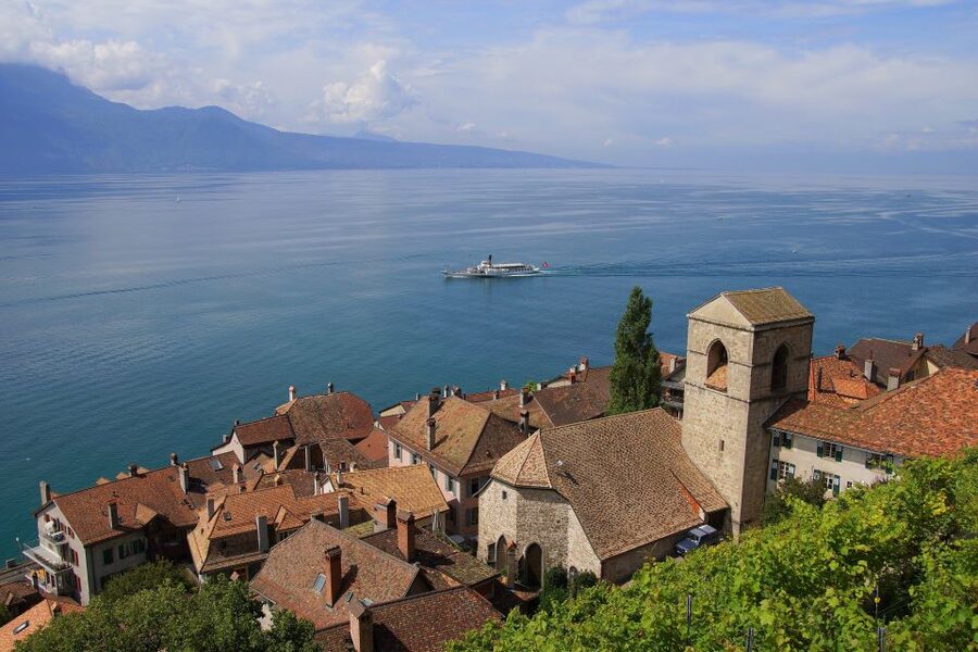 Lausanne: 2-Hour Lake Geneva Cruise Along Lavaux Vineyards - Wine, lunch, and the first-class option