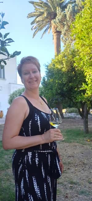 Lecce: Countryside Vineyard Walk & Wine Tasting - Practical value, transport, and booking flexibility