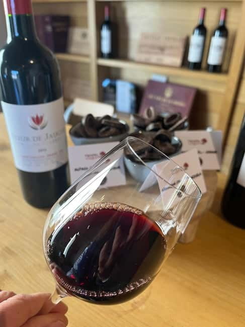 Libourne: Winery Tour with Wine and Chocolate Tasting - A family château between Saint-Émilion and Pomerol