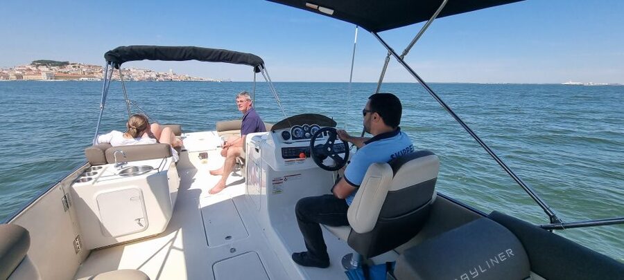 Lisbon: Boat Tour with Champagne - What the $41 price gets you