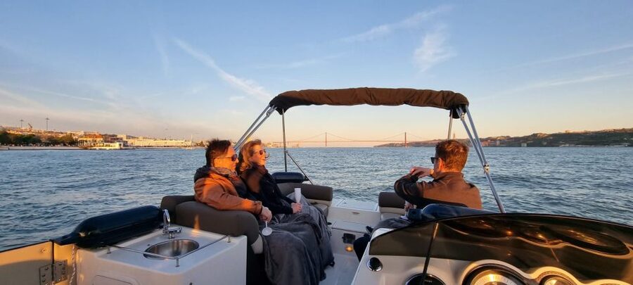 Lisbon: Boat Tour with Champagne - Crossing under the 25 de Abril Bridge