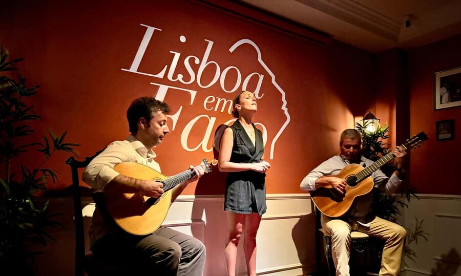 Lisbon: Live Fado Show with Port Wine at Lisboa em Fado - What the 50-minute show includes