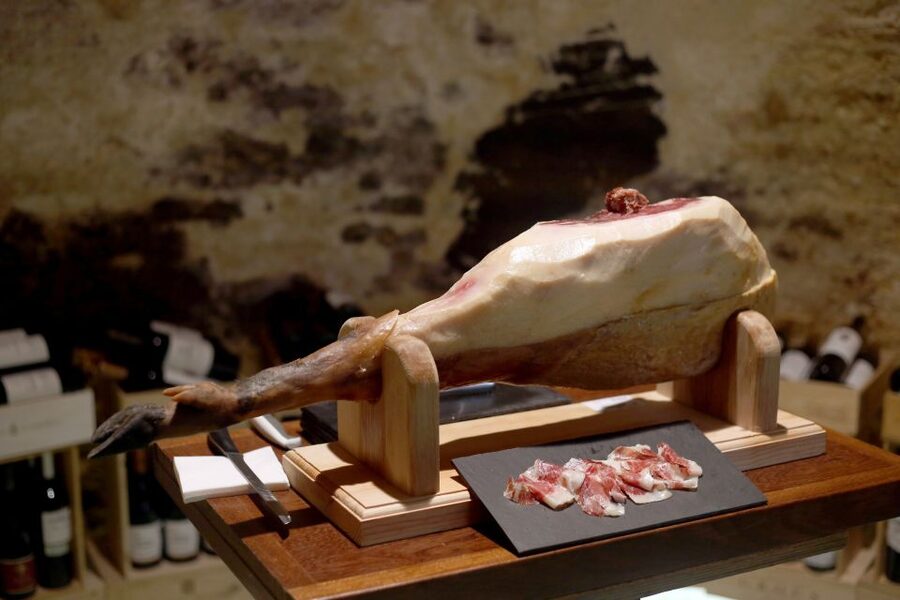 Lisbon: Premium Wine and Tapas Tasting Session - Why the sommelier makes or breaks the evening