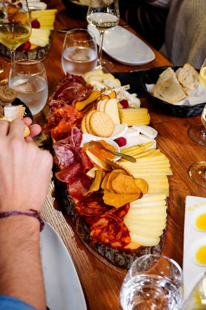 Lisbon: Premium Wine and Tapas Tasting Session - Who should book this tasting?