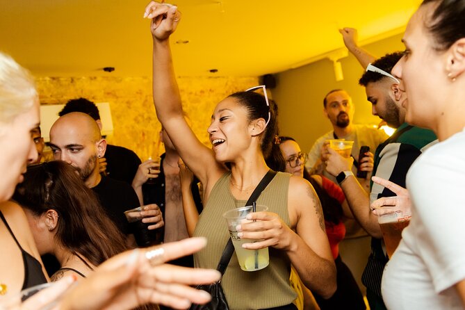Lisbon: Pub Crawl with Open Bar, Shots & VIP Club Entry - Cais do Sodré and the final club