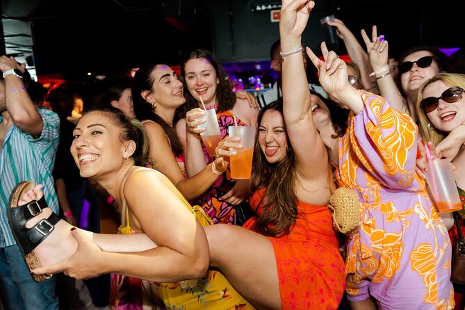 Lisbon: Pub Crawl with Open Bar, Shots & VIP Club Entry - Who will enjoy this night
