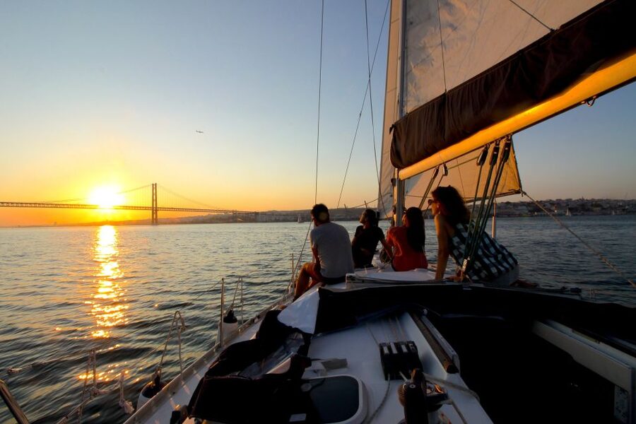Lisbon: Sailing Tour with Wine and Snacks - Key points to know before you book