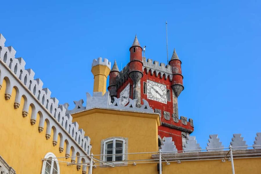 Lisbon: Sintra, Pena Palace & Wine Tasting Small-Group Tour - Sintra’s old center and the lunch break