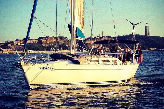 Lisbon Sunset Sailing Tour with White or Rosé Wine and Snacks - Why the Tagus is the right place for a Lisbon sunset