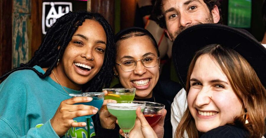 Lisbon: Tipsy Tour Fun Bar Crawl with a Local Guide - Starting at Largo do Carmo after dark