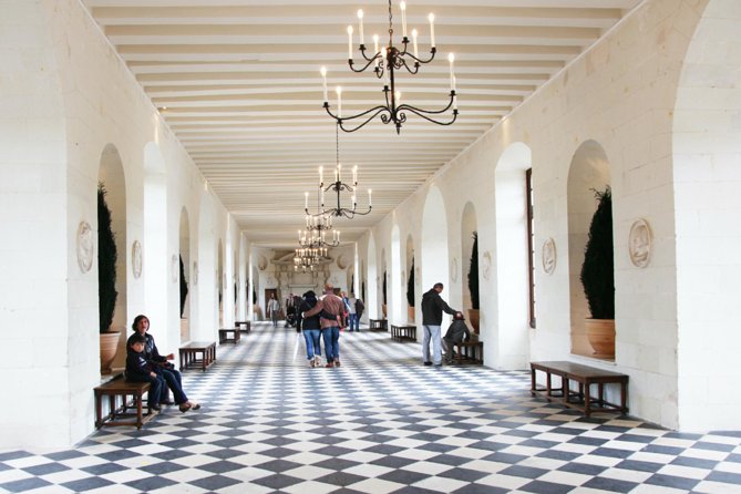 Loire Valley Castles Day Trip from Paris with Complementary Wine - What to bring for a better day