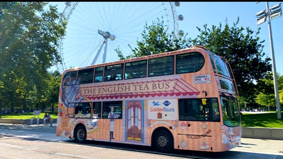 London: Afternoon Tea Bus with a Glass of Prosecco - Commentary and the limits of sightseeing information
