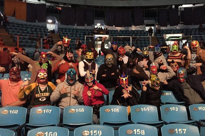 Lucha Libre Tour and Mezcal Tasting in Mexico City - Inside Arena México: masks, chants, and assigned seats