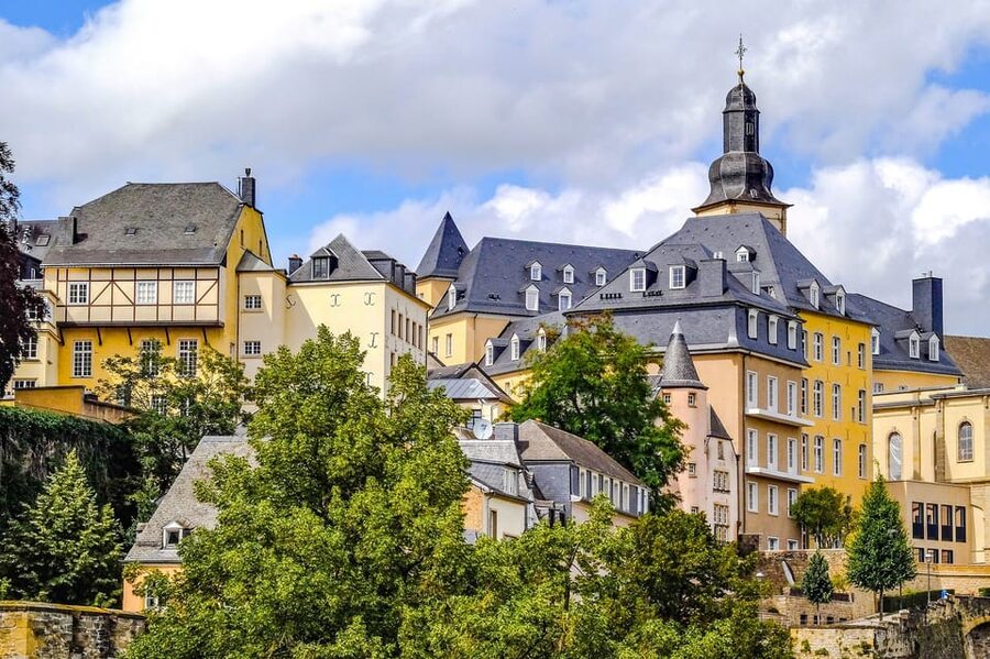 Luxembourg City: Walking Tour with Optional Wine Tastings - Fishmarket and a second Luxembourg wine
