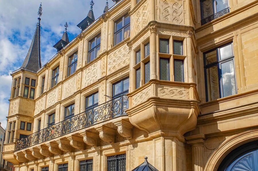 Luxembourg City: Walking Tour with Optional Wine Tastings - What the guide adds beyond a map