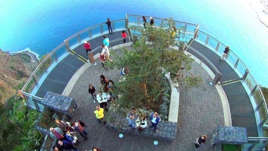 Madeira: Cabo Girão, Wine Tasting, & Serra d'Água Jeep Tour - Guide quality and the small-group advantage