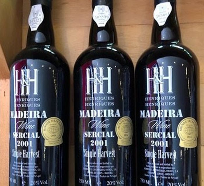 Madeira: Signature Wine Tasting, Skywalk & Nature Expedition - Learning how honey reaches the jar