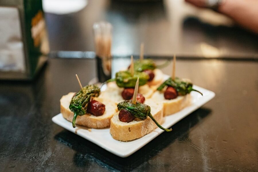 Madrid: Food & Wine Tour with 10 Tapas & 4 Drinks Included - Key points to know before booking