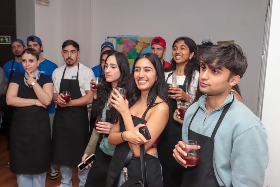 Madrid: Paella and Sangria Workshop in the City Center - Who will get the most from it