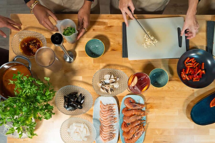 Madrid: Paella & Sangria Classes – Seafood, Chicken or Vegan - The strongest parts of the experience