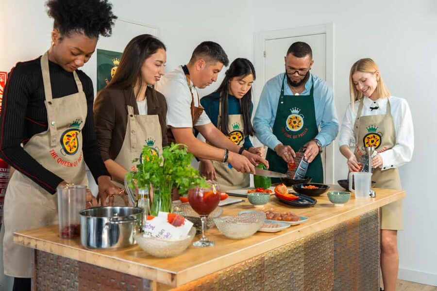 Madrid: Paella & Sangria Classes – Seafood, Chicken or Vegan - Who will enjoy this paella class most