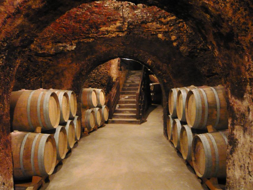 Madrid Region Wineries Guided Tour with Wine Tastings - Chinchón: wine, old streets, and a first taste